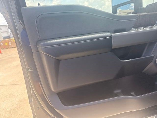 Used 2025 Agate Black Metallic Ford Lariat image 8