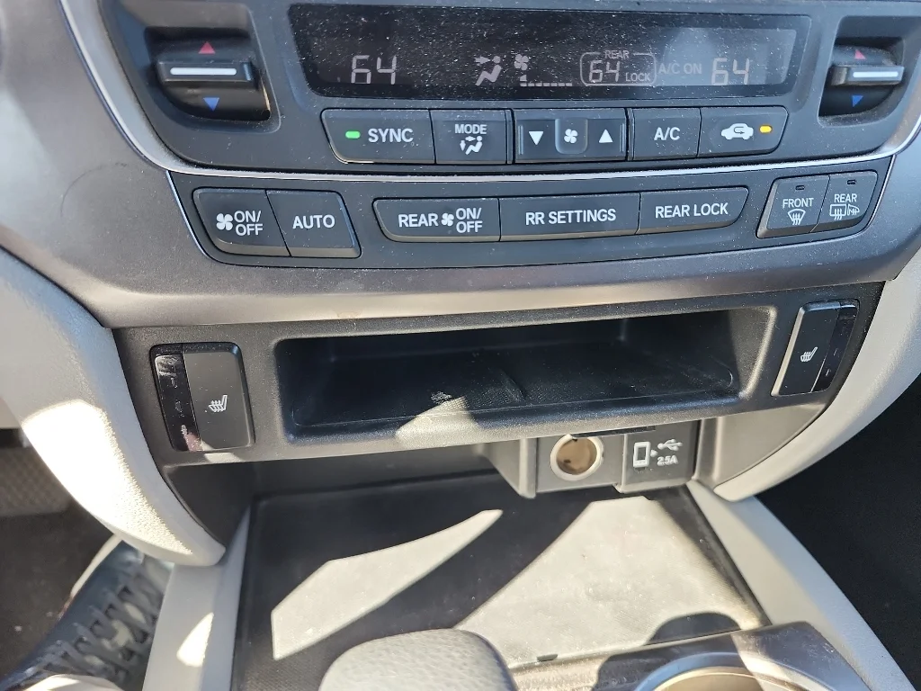 Used 2019 Crystal Black Pearl Honda EX-L image 27