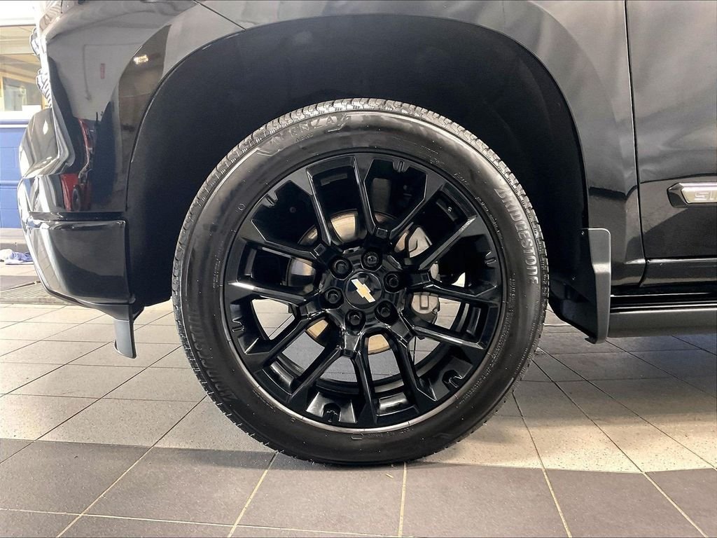 Used 2024 Black Chevrolet High Country image 7