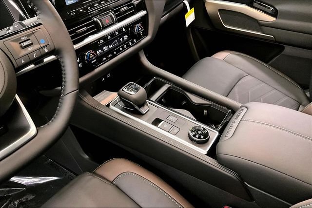 New 2025 Everest White Pearl Tricoat Nissan Platinum image 8