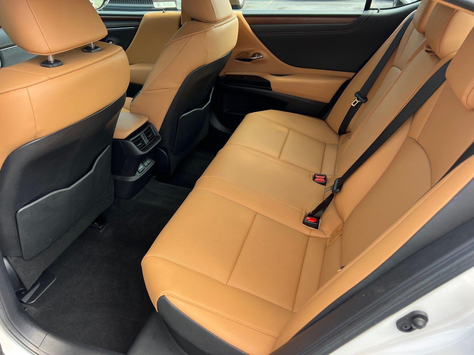 Used 2025 Eminent White Pearl Lexus ES 300h image 21