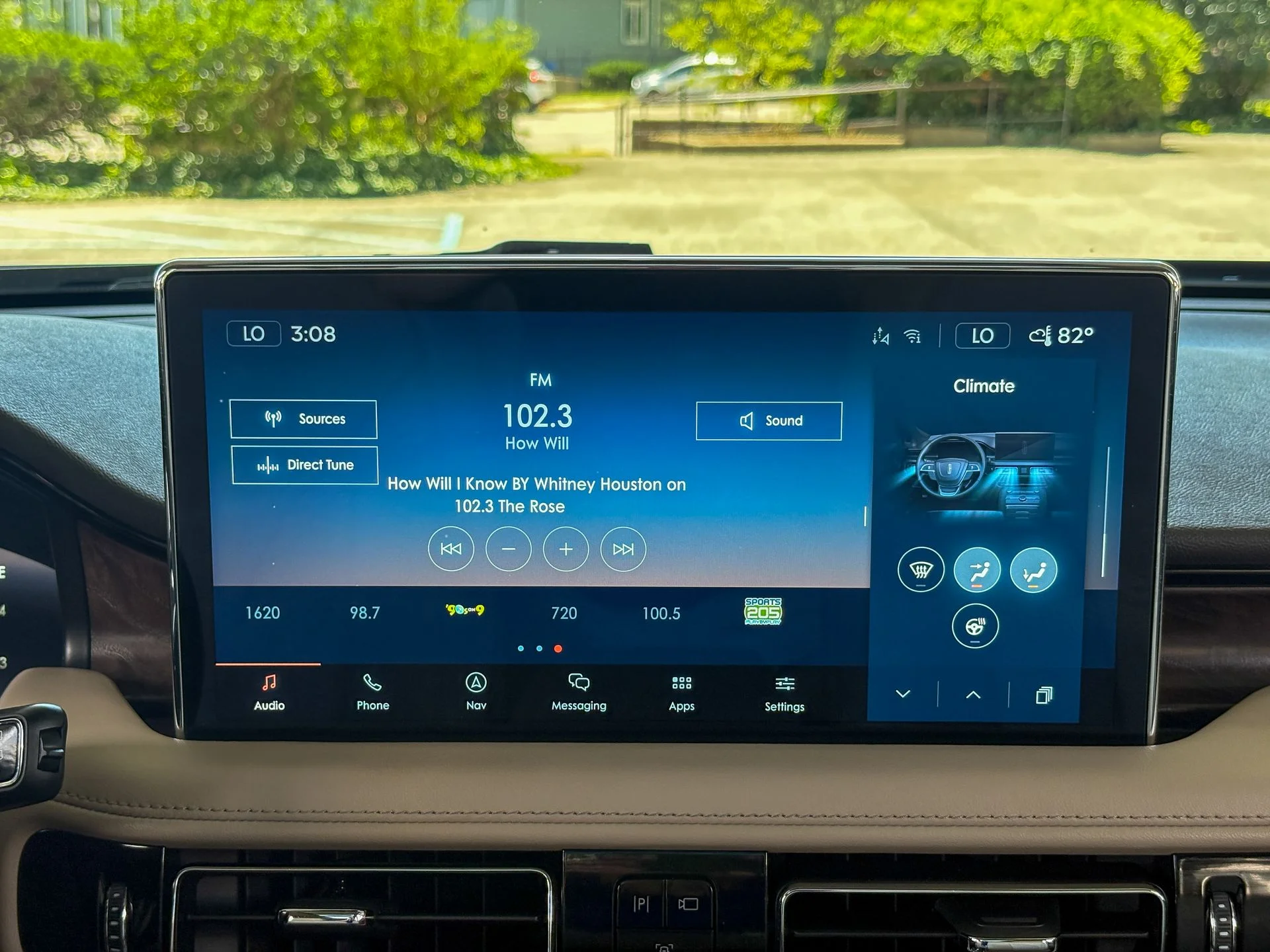 Used 2021 Green Lincoln Reserve image 30