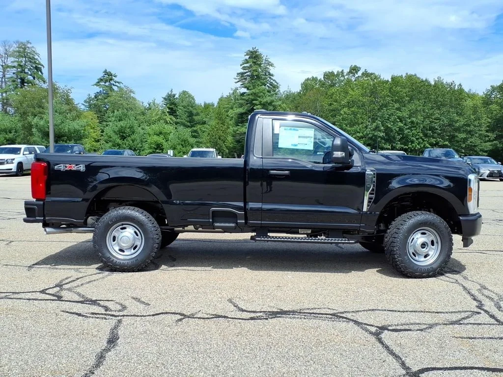 New 2026 Agate Black Metallic Ford XL image 3
