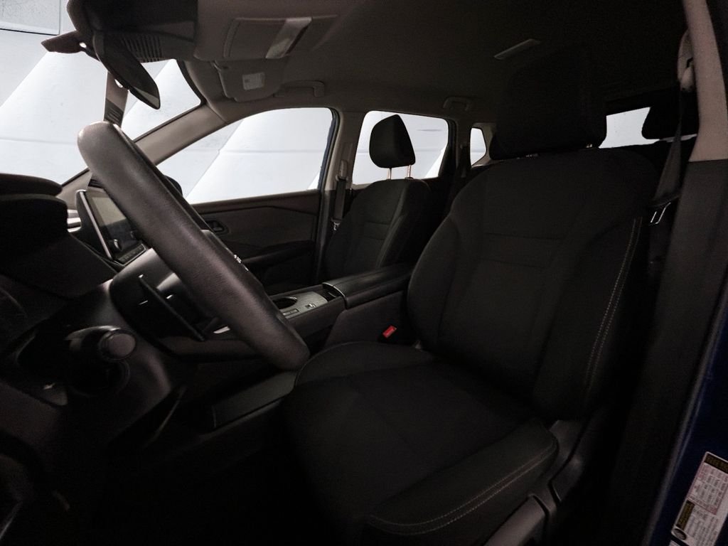 Used 2023 Blue Nissan S image 8