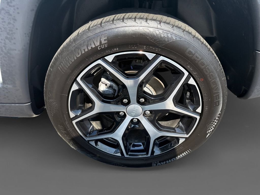 Used 2024 White Jeep Limited image 8