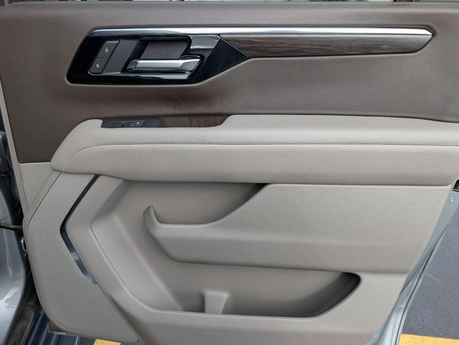 Used 2025 Sterling Gray Metallic Chevrolet LT image 38
