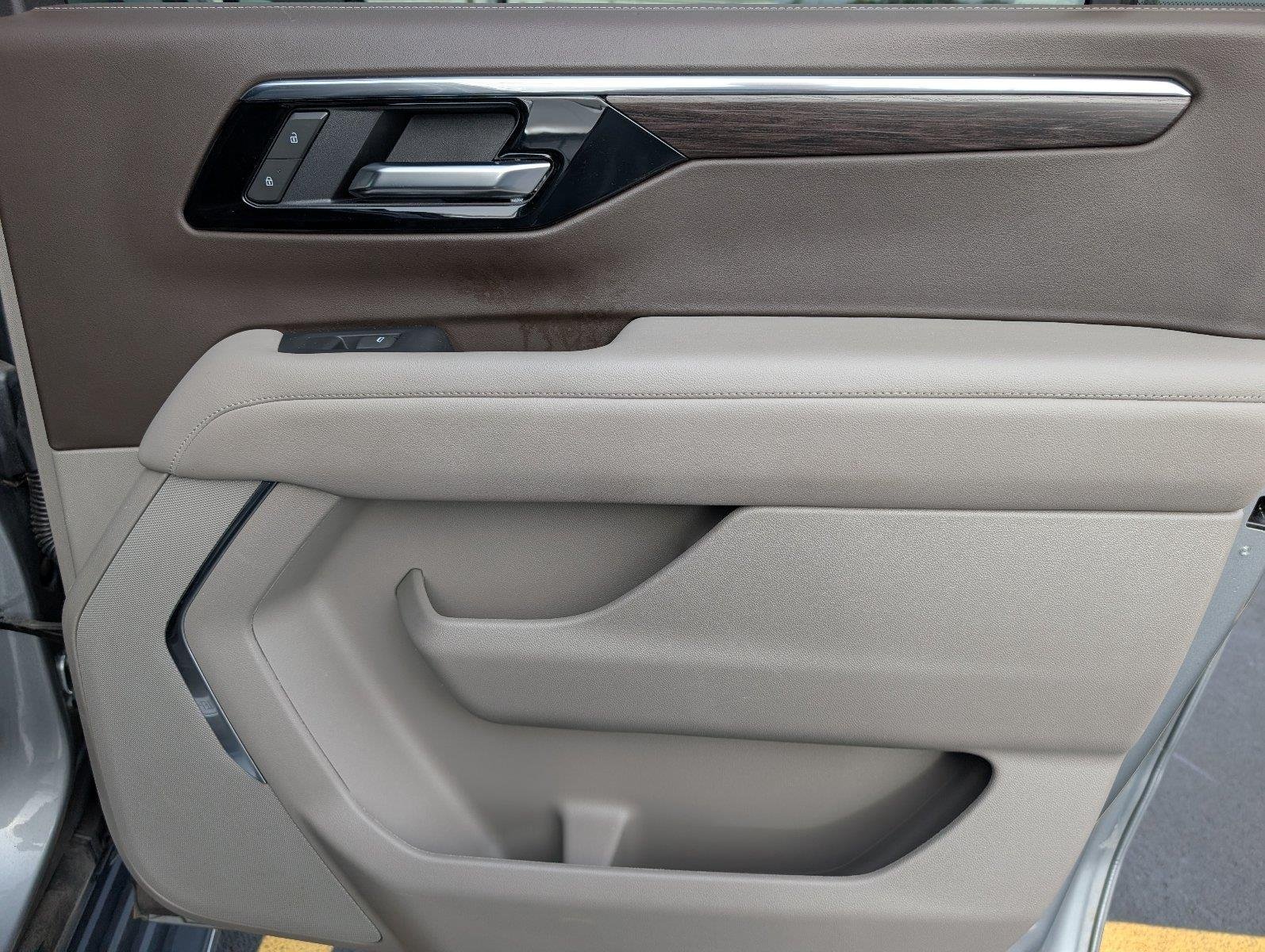 Used 2025 Sterling Gray Metallic Chevrolet LT image 38