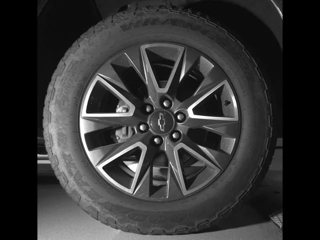 Used 2021 BLACK Chevrolet Z71 image 9