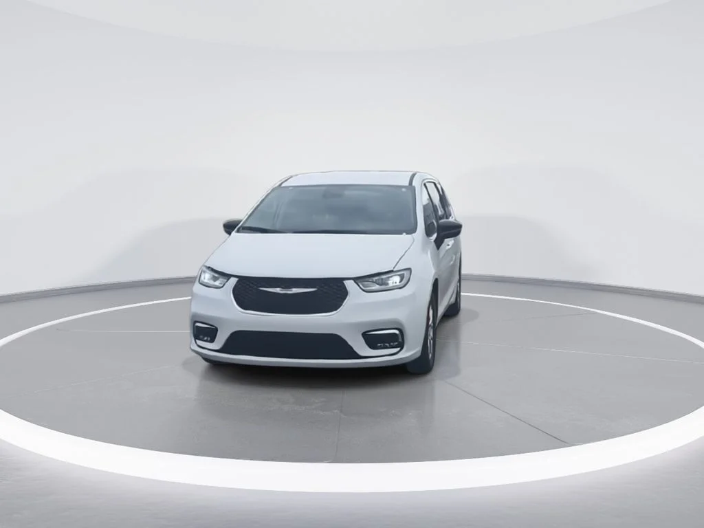 Used 2024 White Chrysler Touring L image 3
