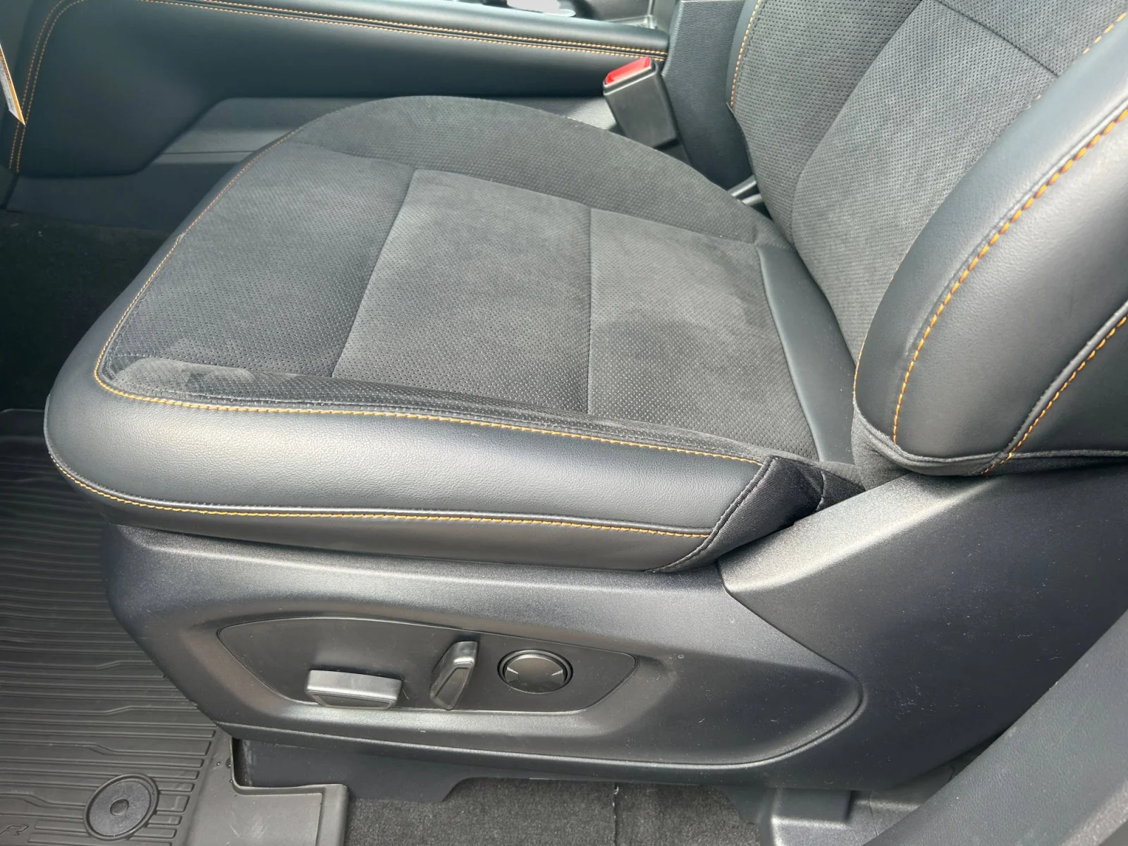 New 2026 Carbonized Grey Metallic Ford Tremor image 15