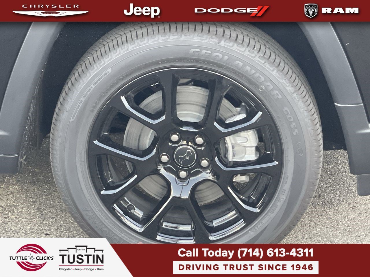 New 2026 Diamond Black Crystal Pearlcoat Jeep Latitude image 10