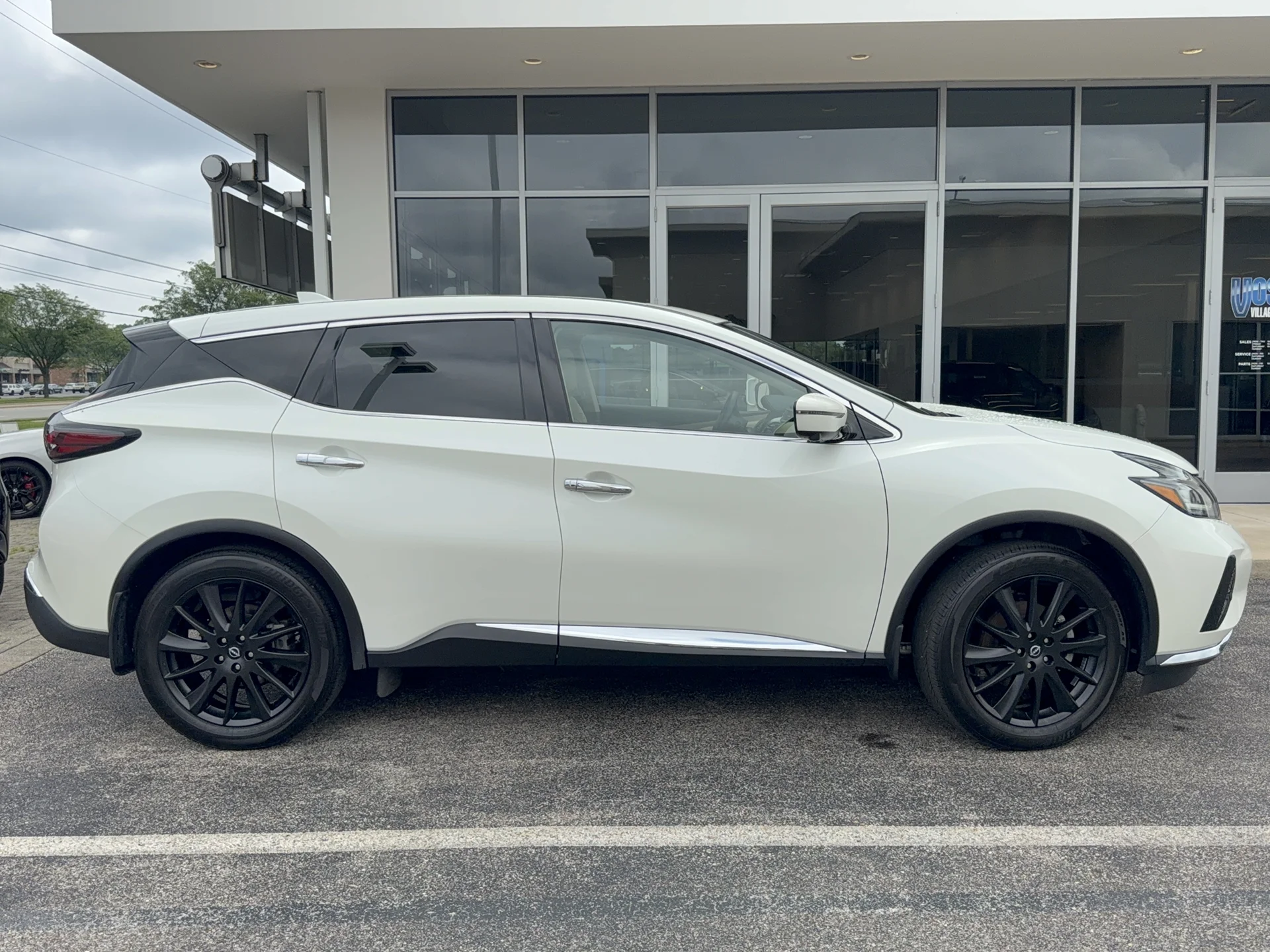 Used 2024 Pearl White TriCoat Nissan SL image 2