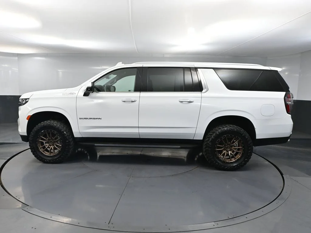Used 2021 White Chevrolet High Country image 11