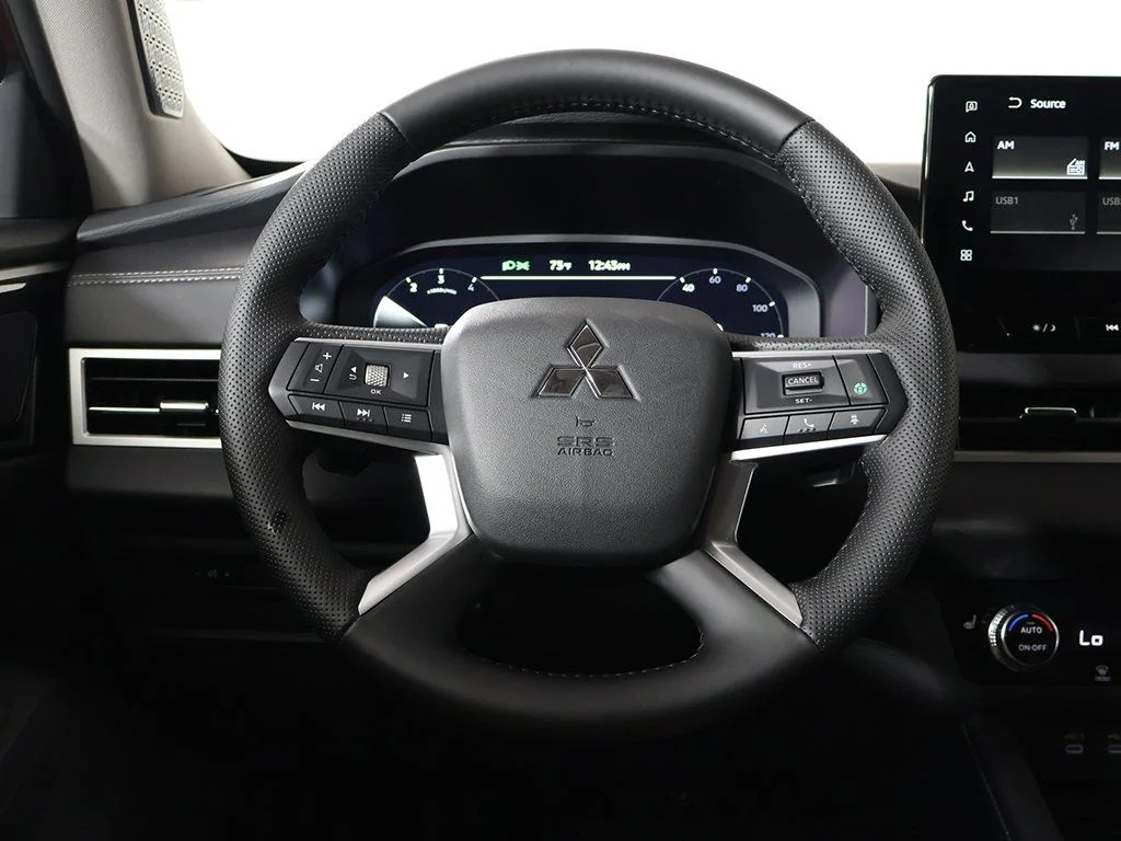 2025 Mitsubishi Outlander SE - Photo 41
