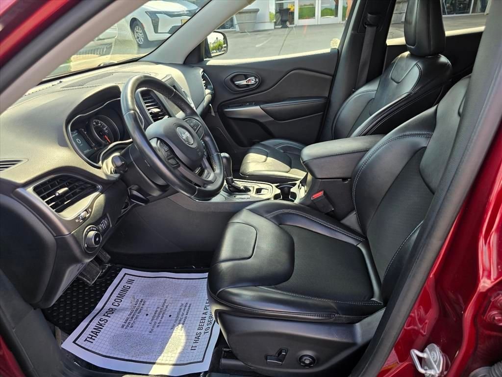 Used 2019 Red Jeep Latitude Plus image 11