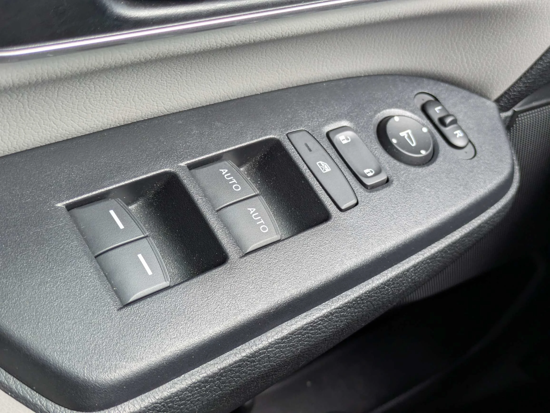 Used 2020 Sonic Gray Pearl Honda EX-L w/Honda Sense Safety System, Leather, & Moonroof image 24
