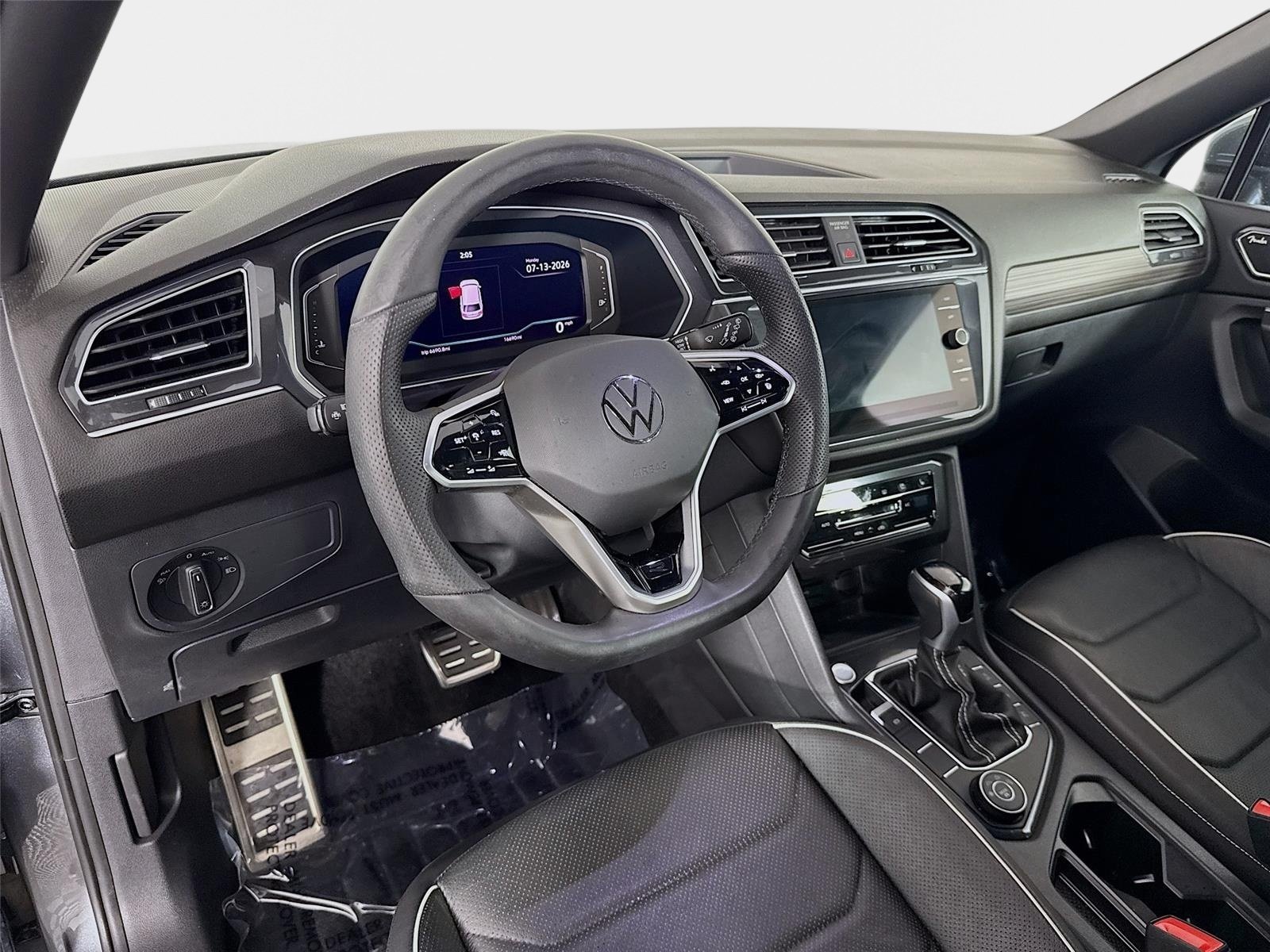 Used 2024 Gray Volkswagen SEL R-Line image 9