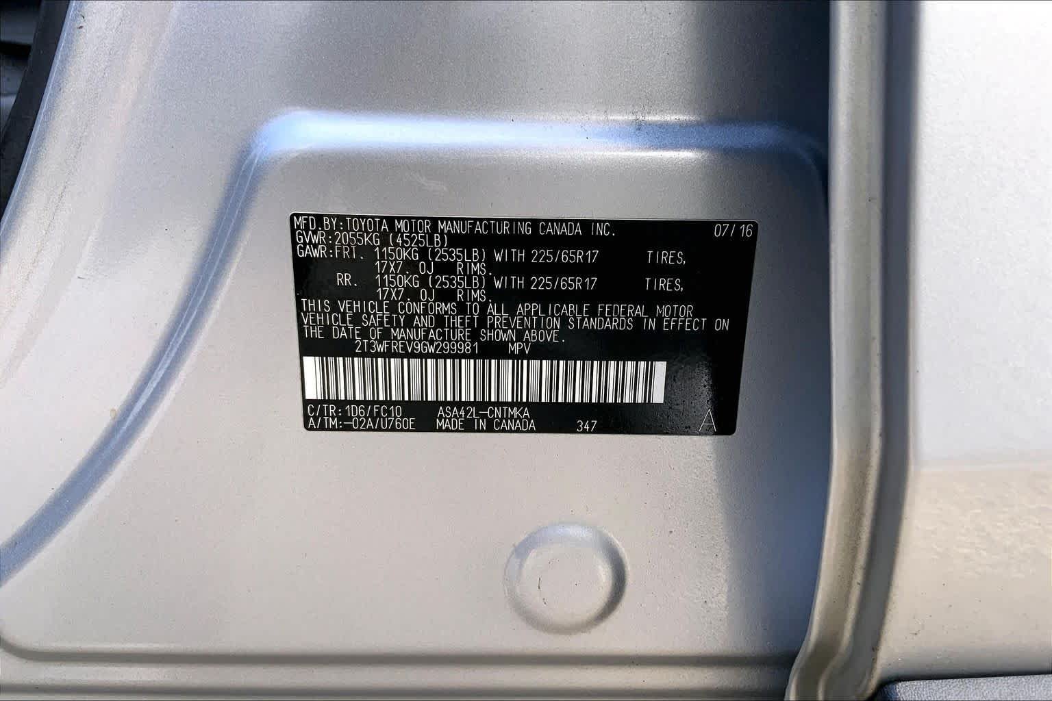 Used 2016 Silver Sky Metallic Toyota XLE image 36