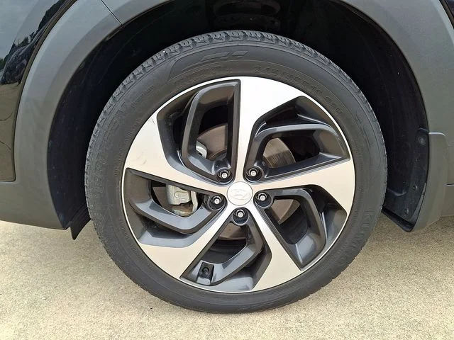 Used 2016 Black Hyundai Limited image 28