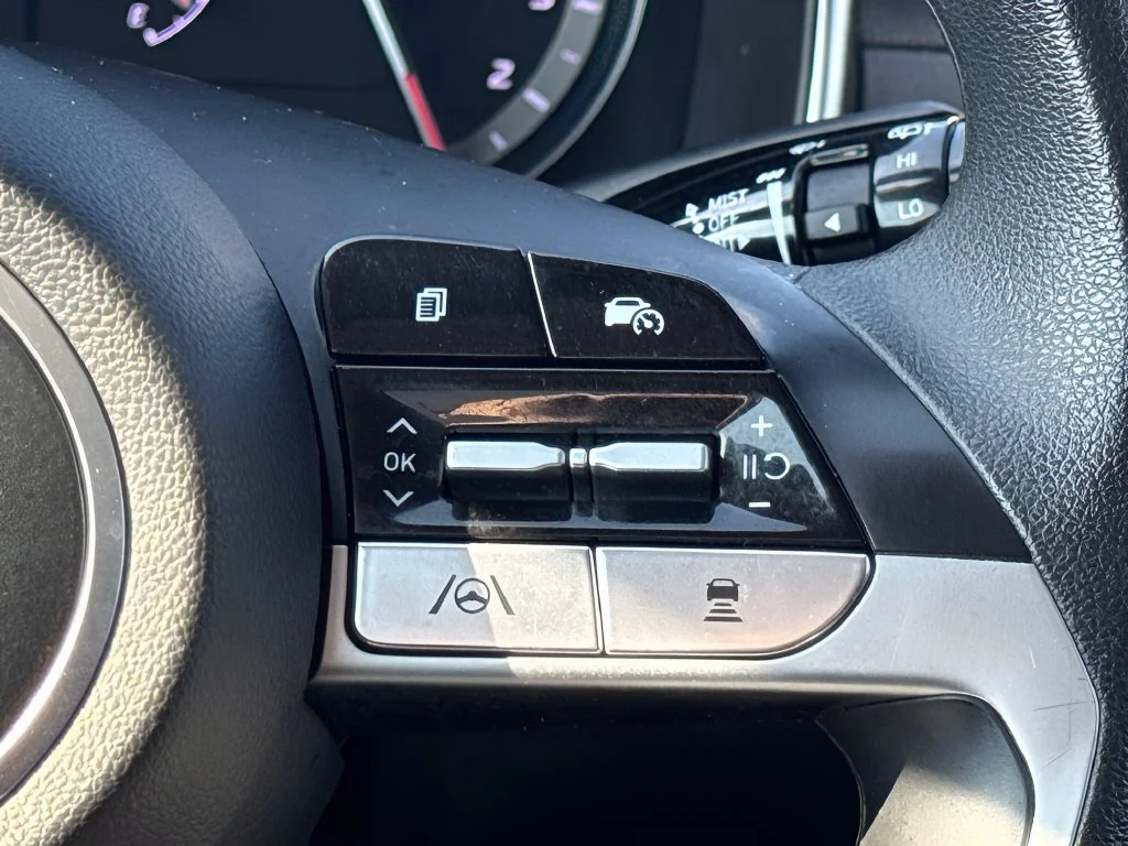 Used 2024 White Hyundai SEL image 16