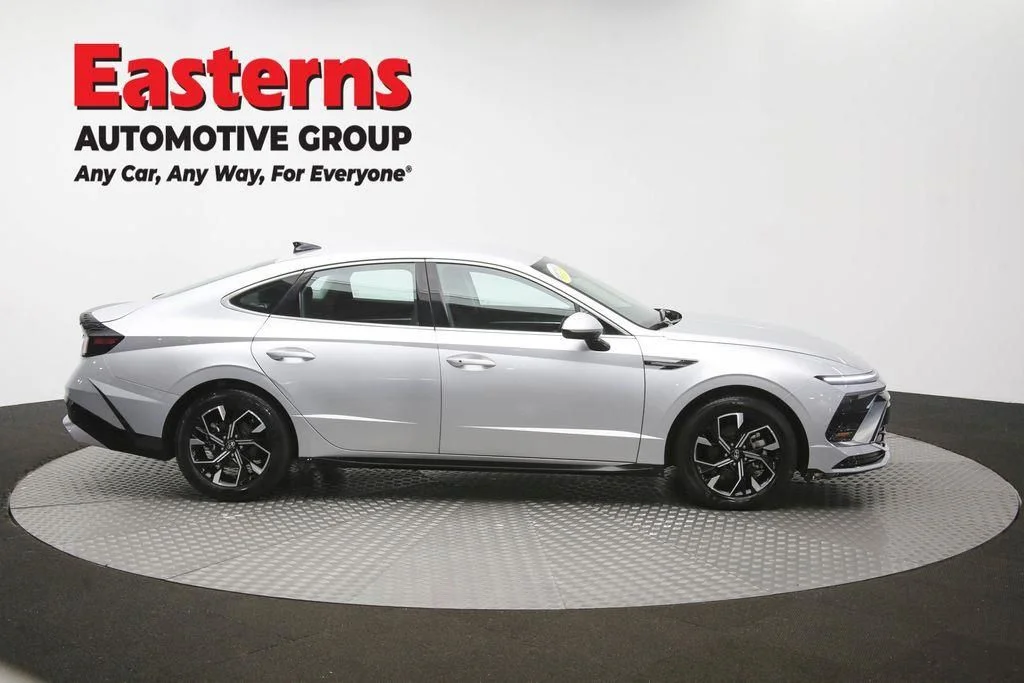 Used 2025 Silver Hyundai SEL image 48
