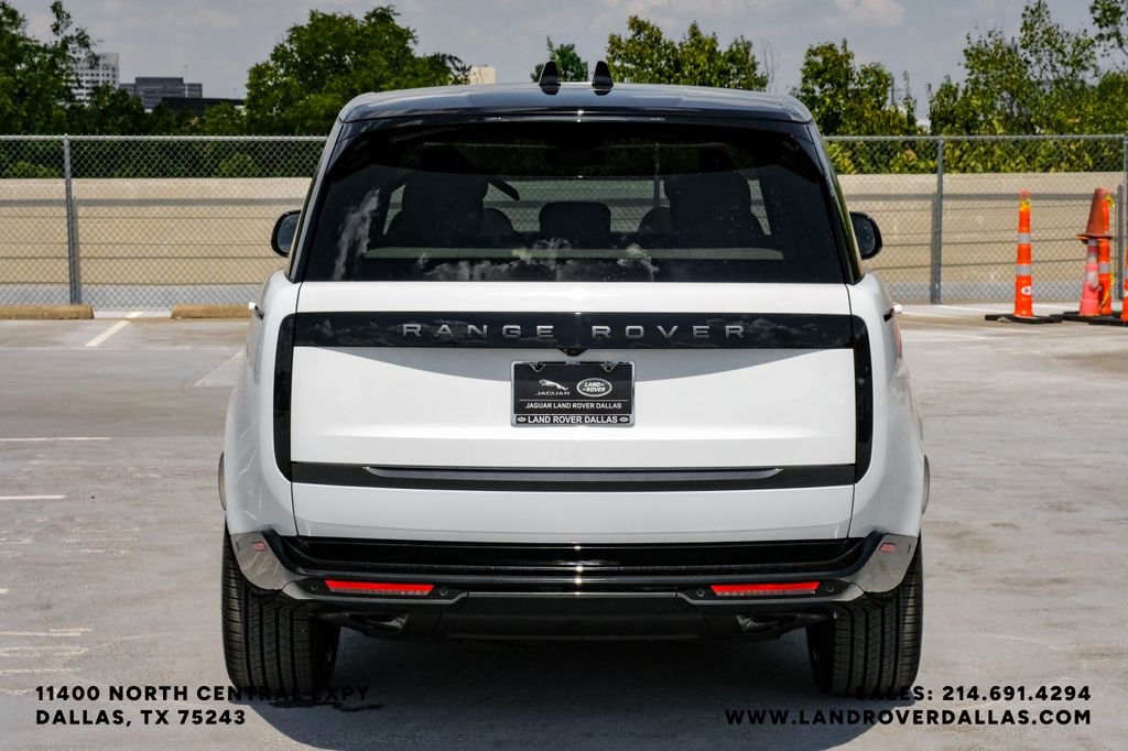 New 2027 Fuji White Land Rover SE image 7