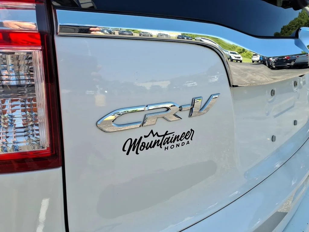 Used 2016 White Honda Touring image 19
