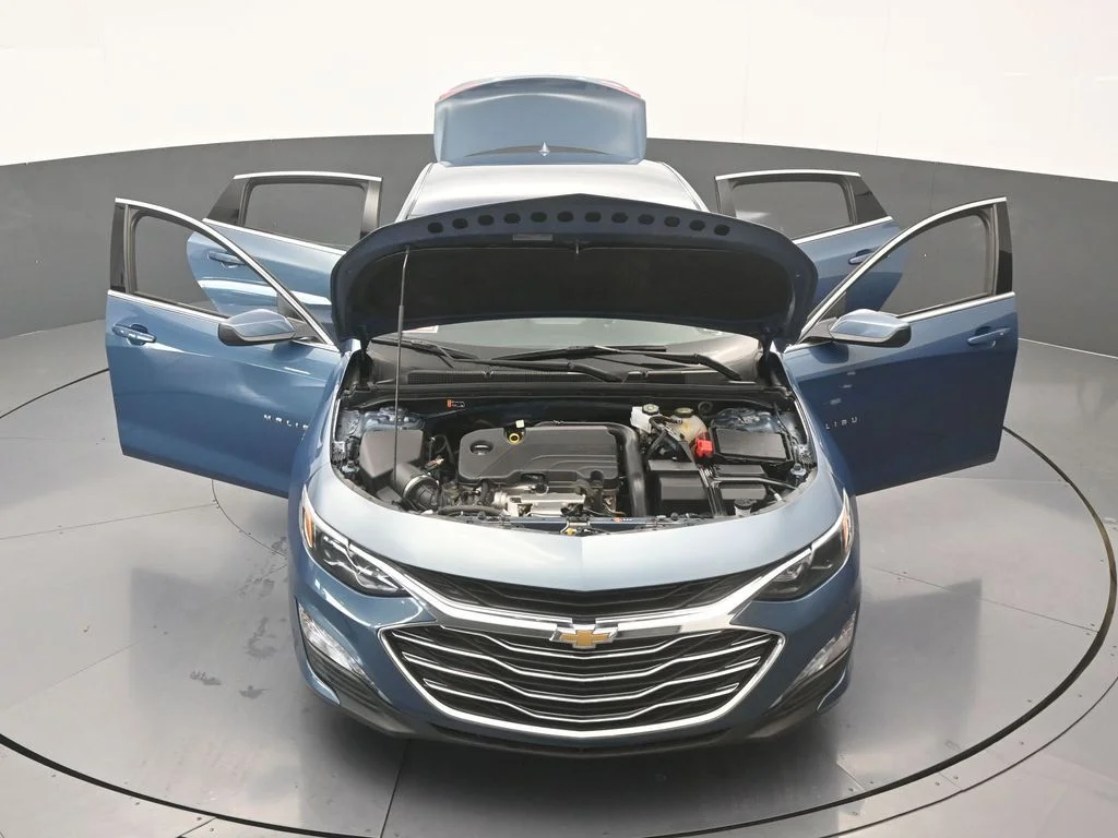 Used 2025 Lakeshore Blue Metallic Chevrolet LT image 68