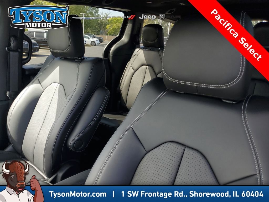 New 2026 Diamond Black Crystal Pearl-Coat Exterior Paint Chrysler Select image 20