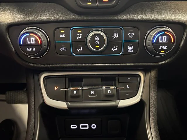 Used 2022  GMC SLE image 21