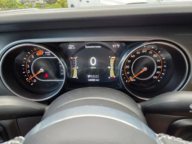 Used 2022 Silver Jeep Unlimited Sahara image 25