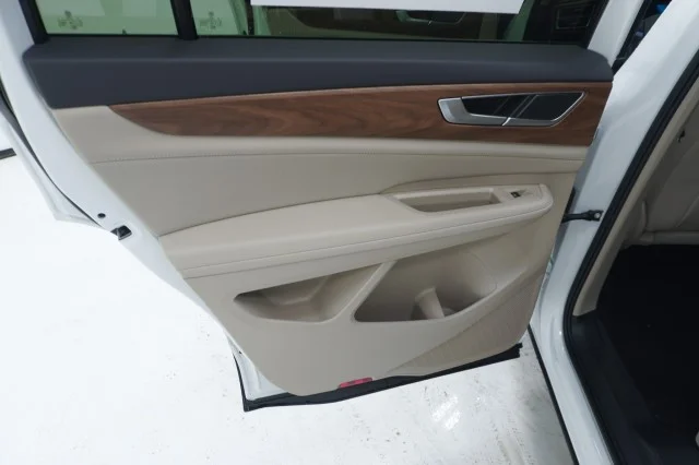 New 2026 Opal White Pearl Volkswagen 2.0T SE image 18