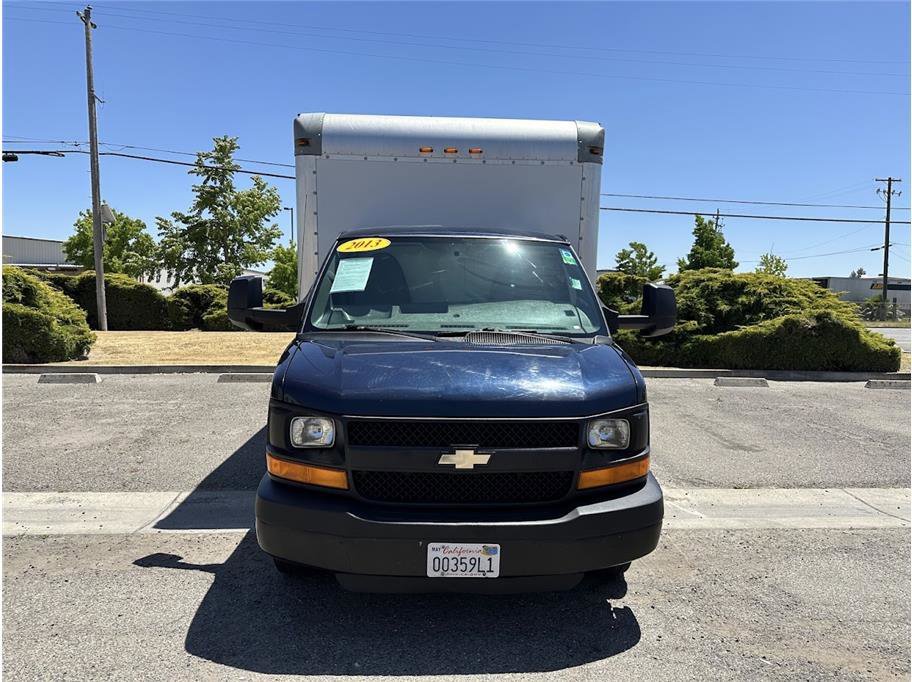 2013 Chevrolet Express Cutaway 3500 Van photo 3