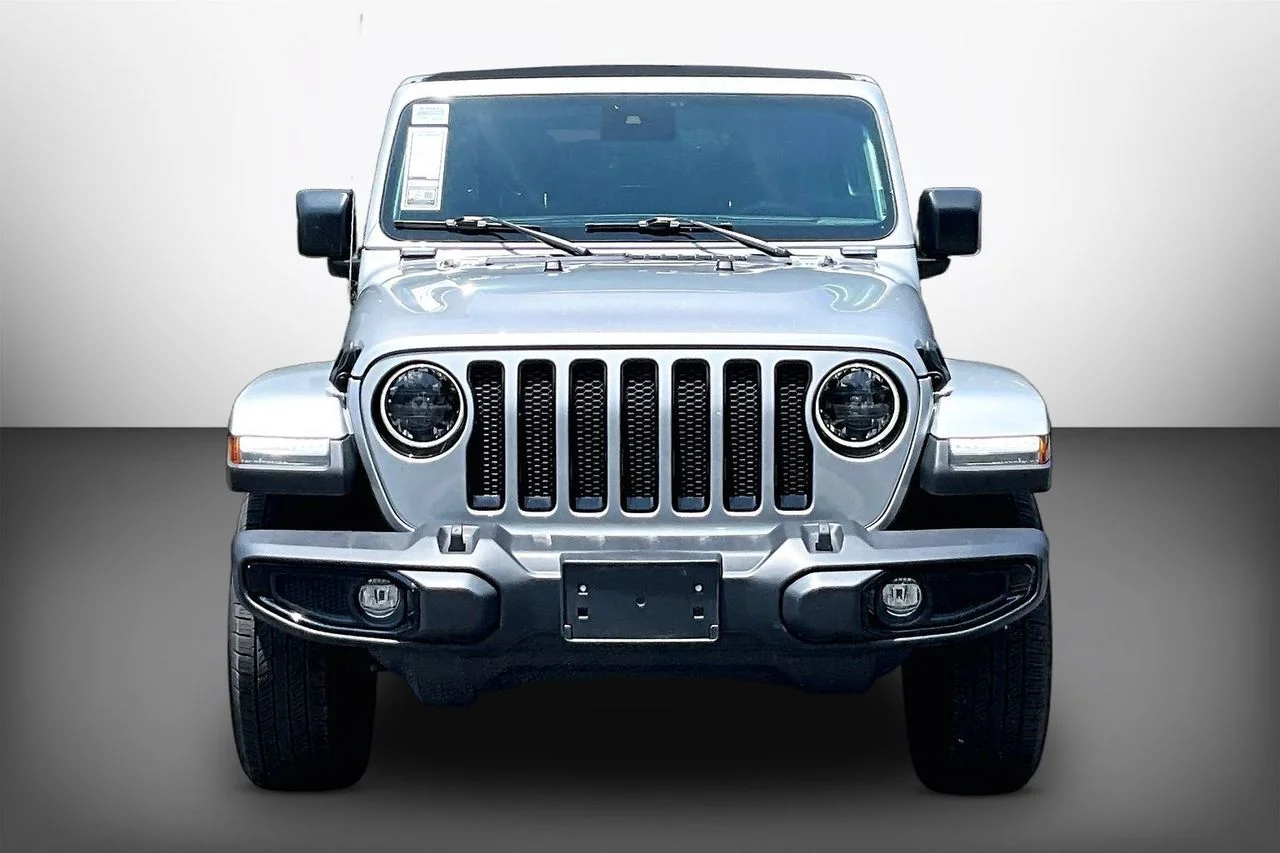 Certified Used 2023 Silver Jeep Sahara image 3