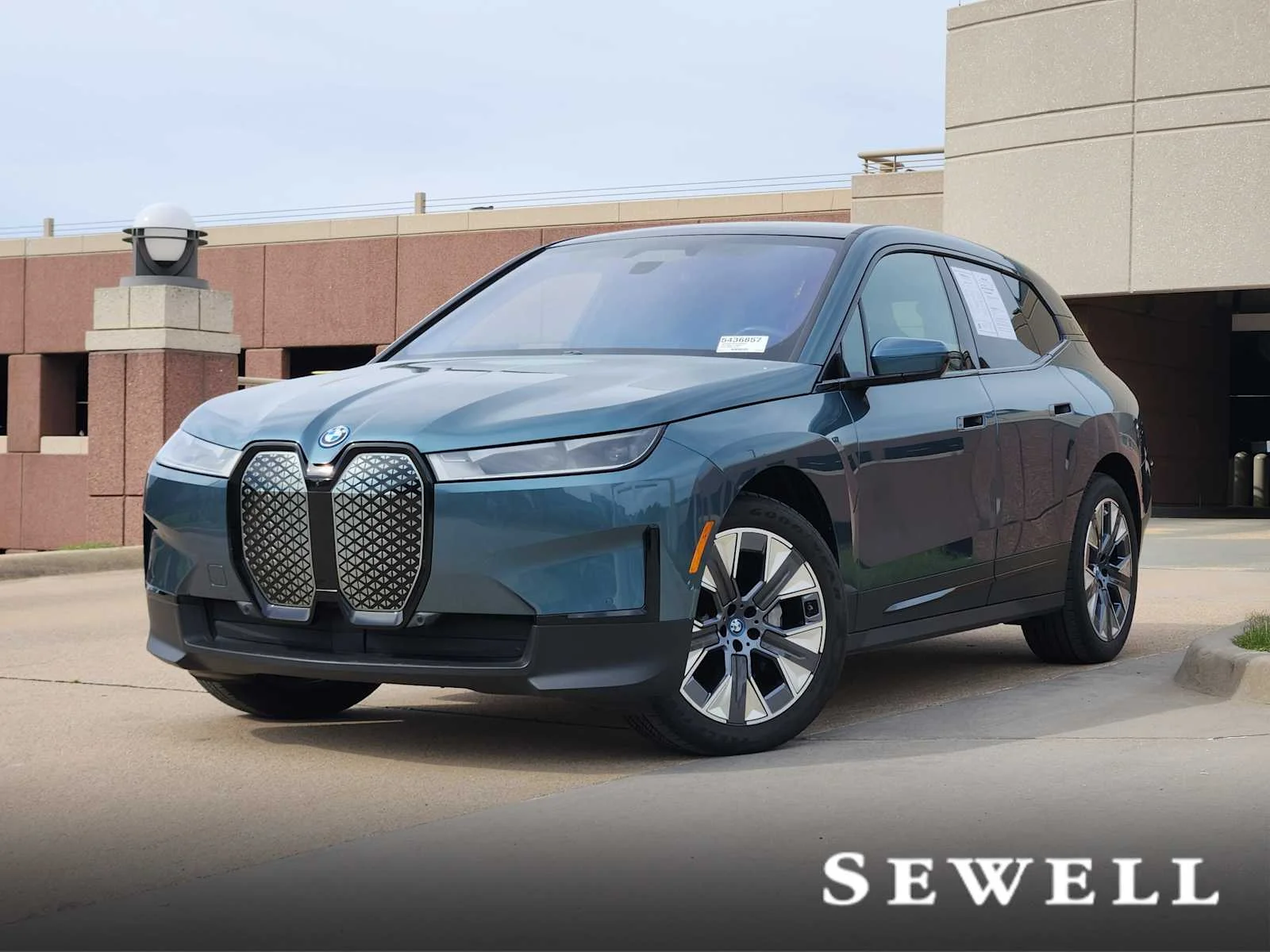 2025 BMW iX xDrive50's photo
