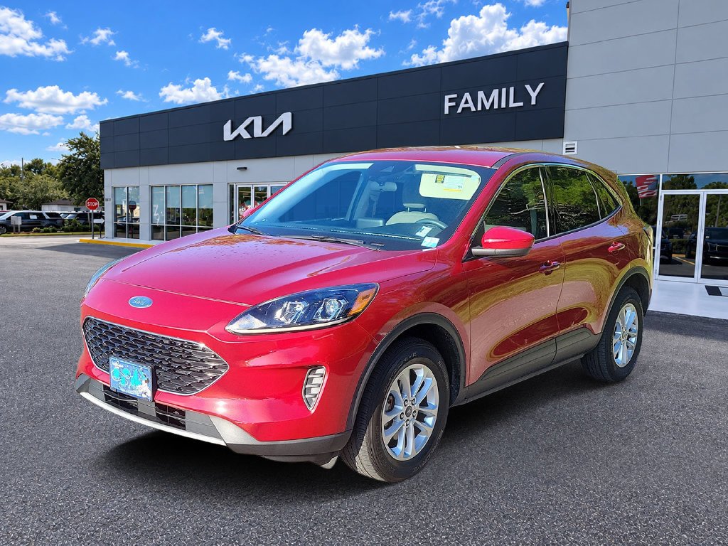 Used 2020 Red Metallic Ford SE image 2
