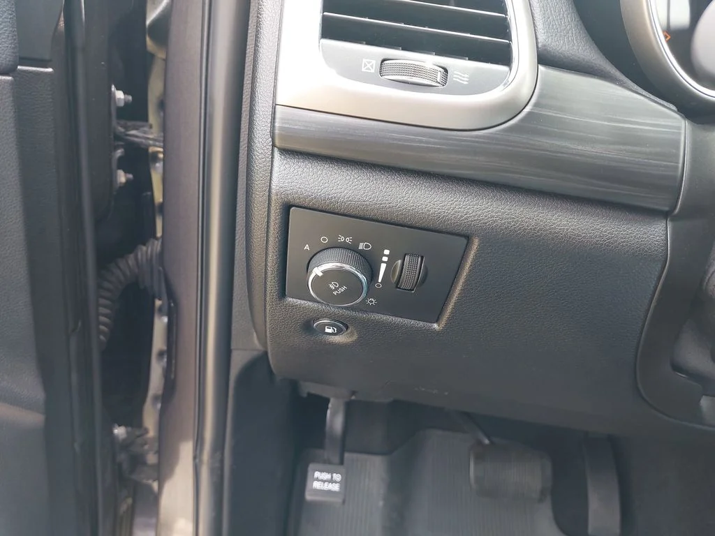 Used 2020 Gray Jeep Laredo E image 25