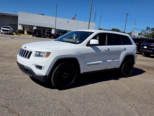 Used 2014 White Jeep Laredo image 3