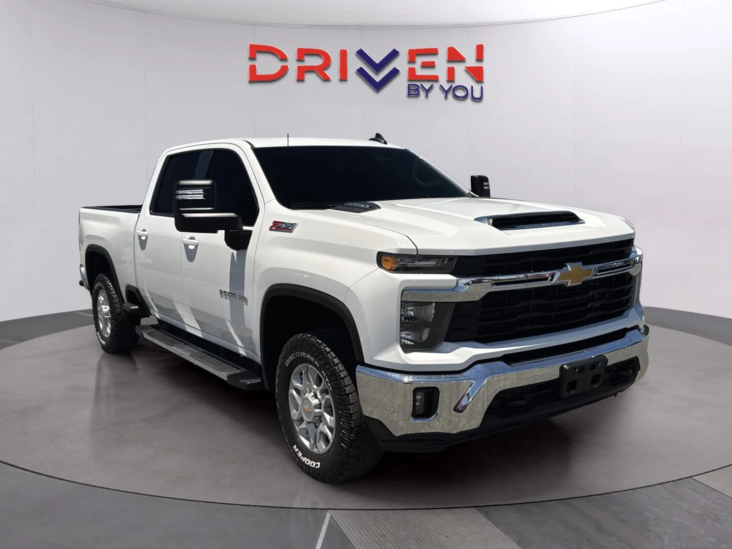 Used 2025 Summit White Chevrolet LT image 8