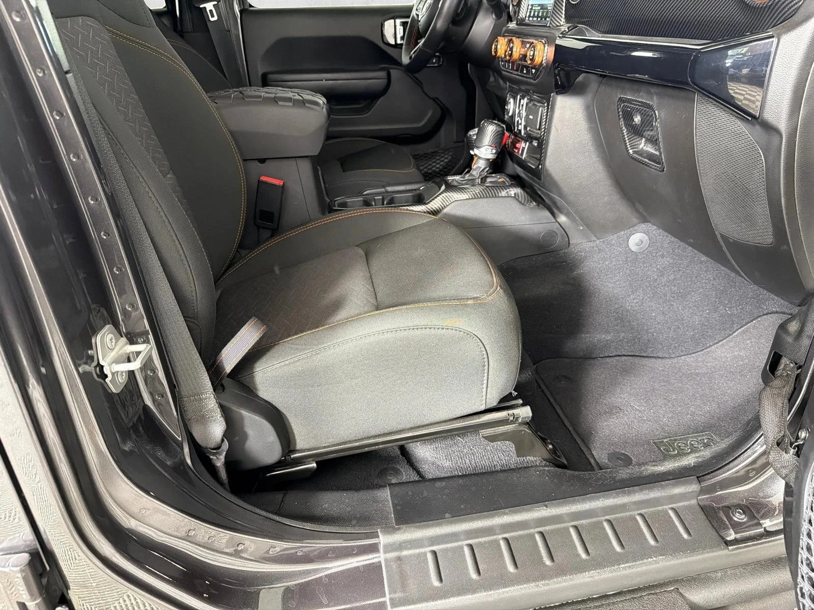 Used 2023 Gray Jeep Mojave image 14