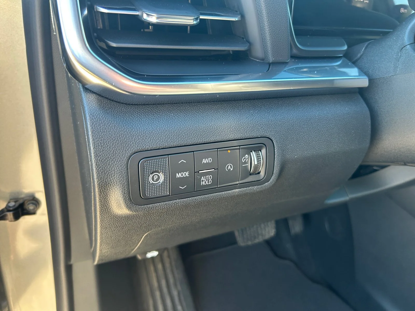 New 2027 Sterling Metallic GMC AWD Elevation image 15