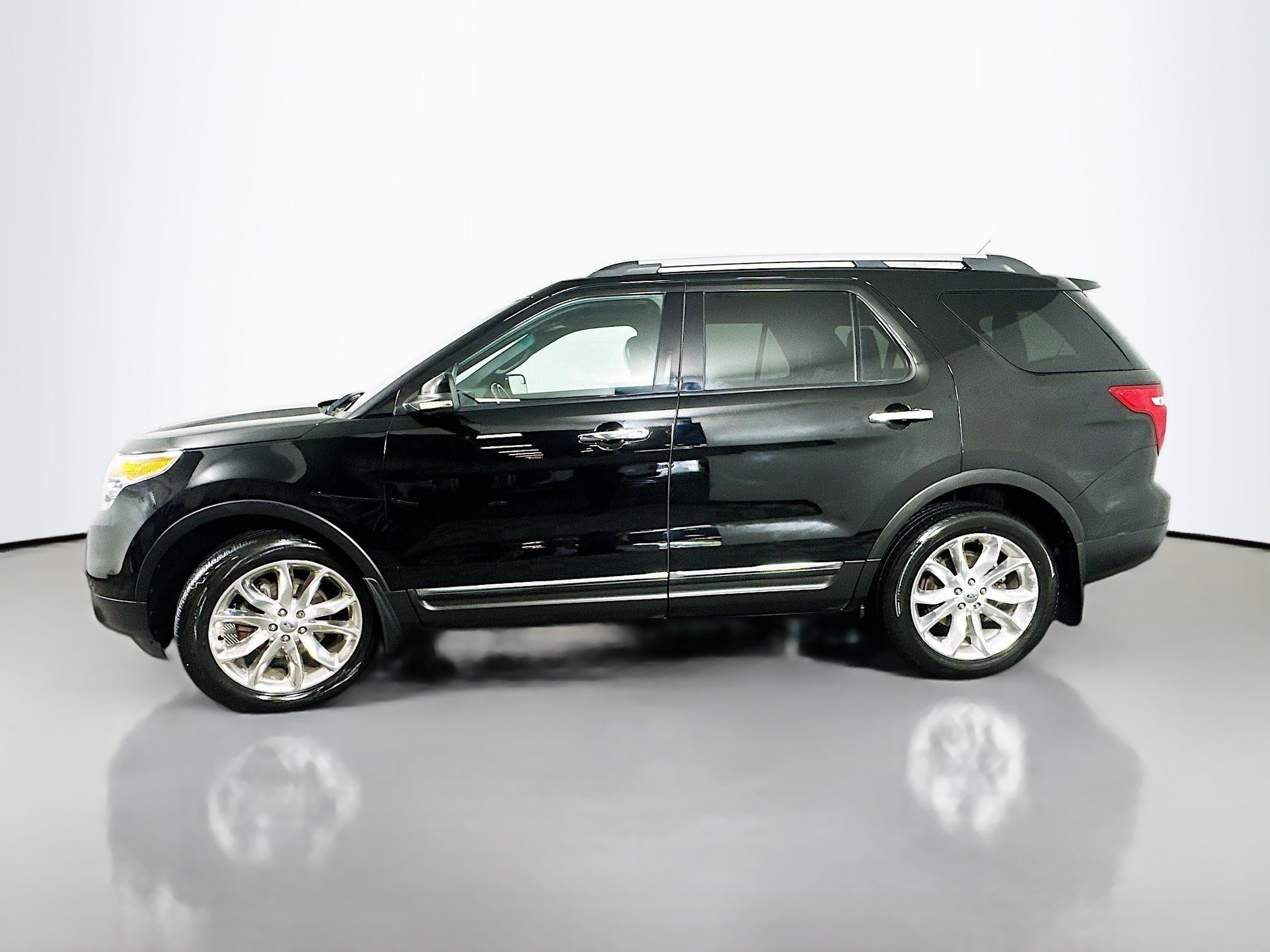 Used 2011 Black Ford XLT image 4