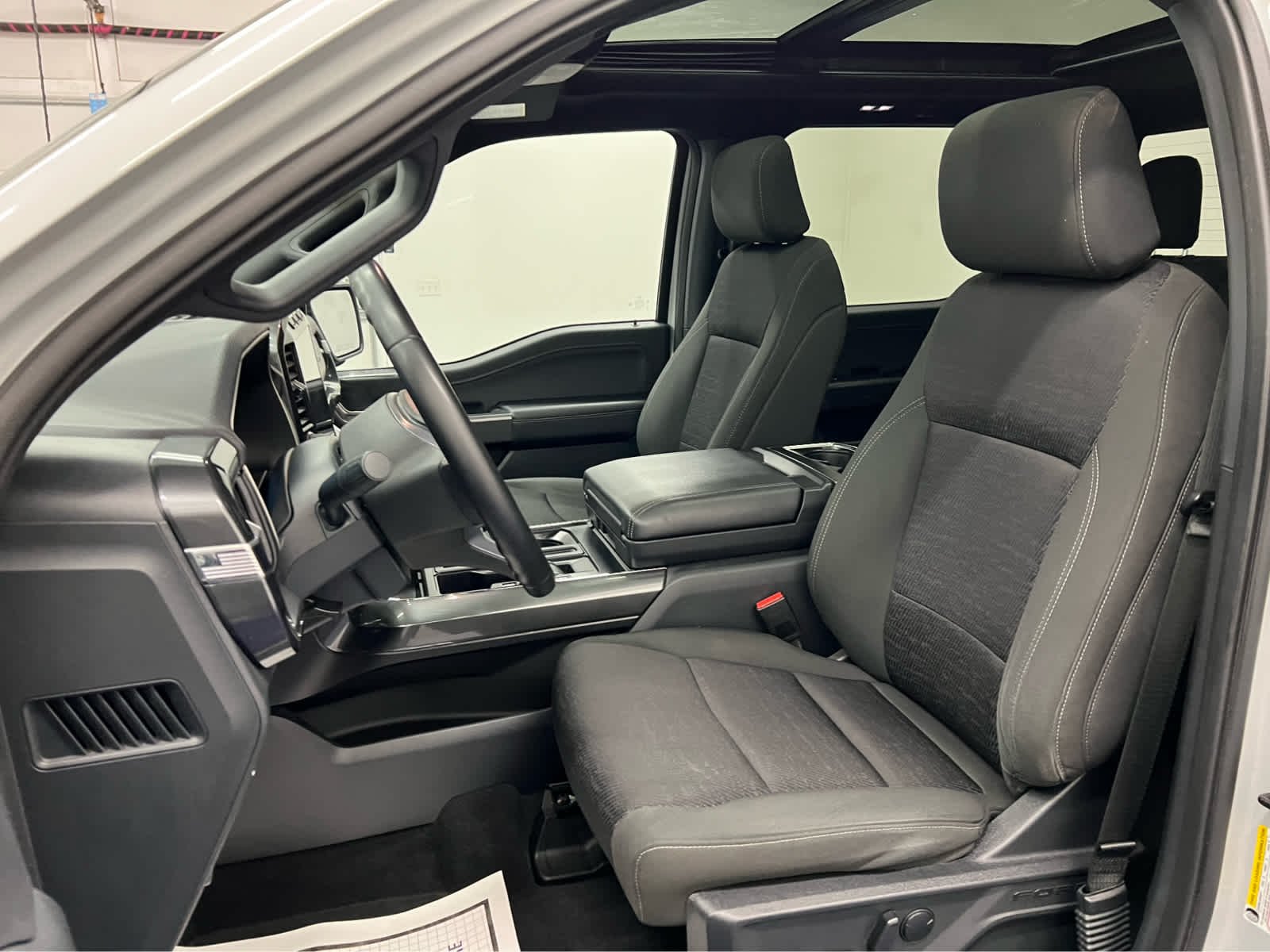 Used 2023 Avalanche Gray Ford XLT image 7