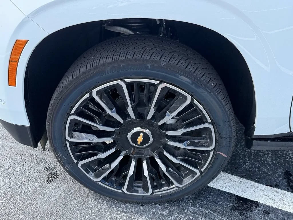 New 2026 Polar White Tricoat Chevrolet High Country image 18