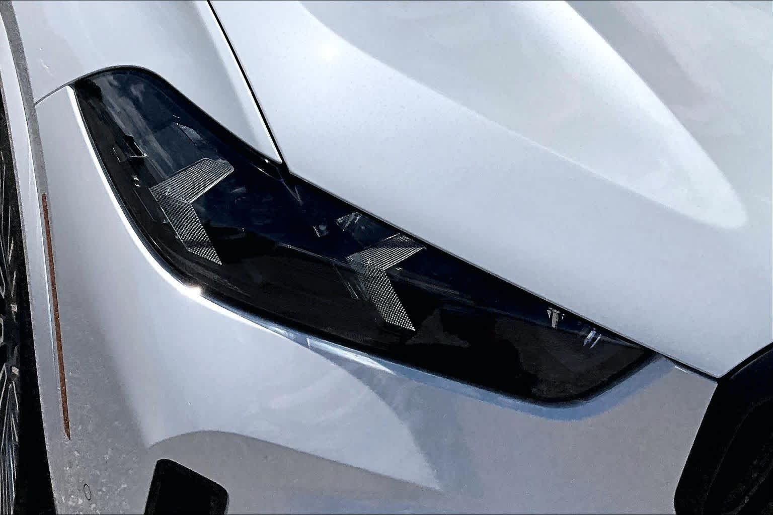 New 2026 Mineral White Metallic BMW xDrive40i image 13
