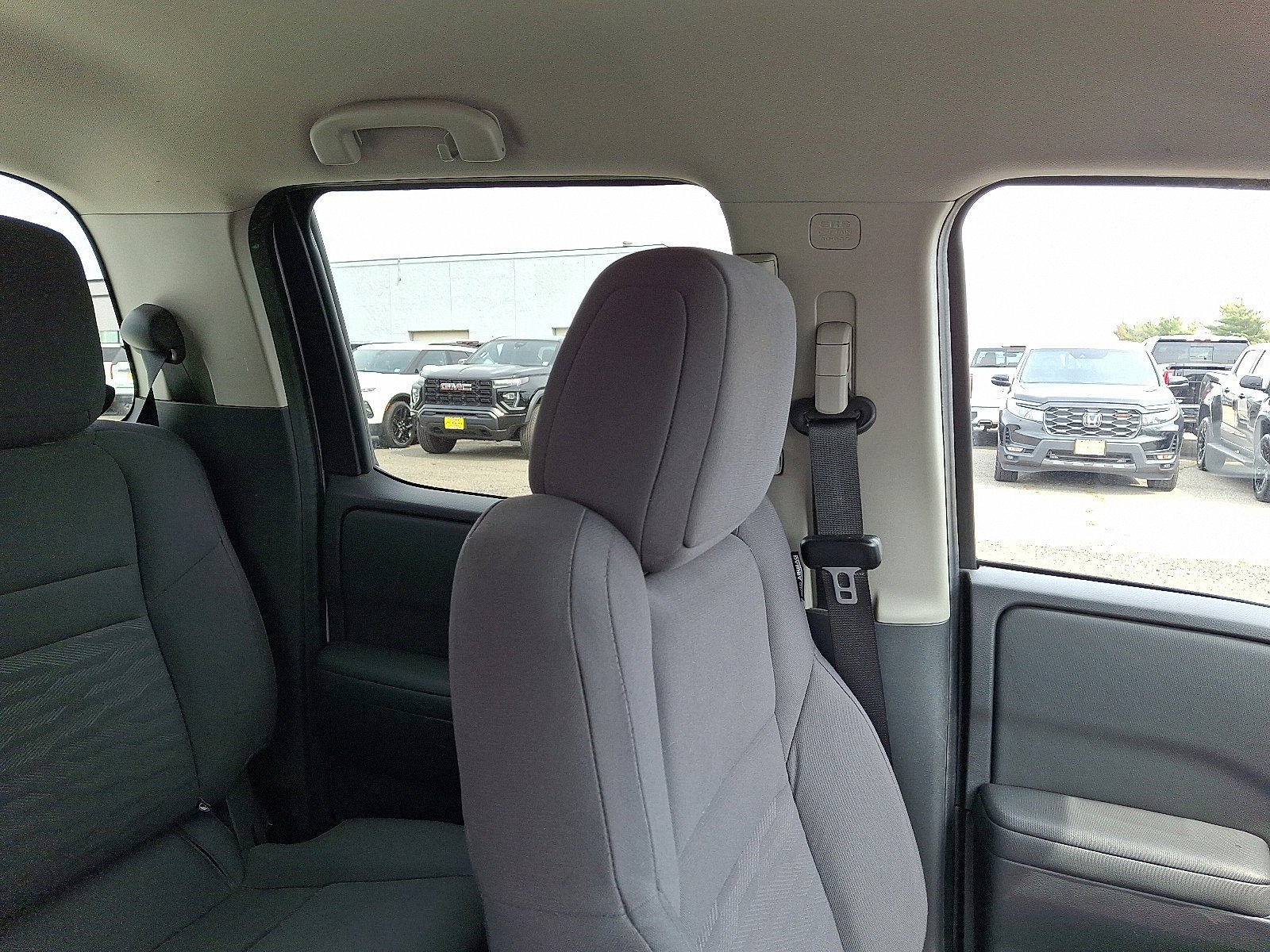 2022 Nissan Frontier S - Photo 9