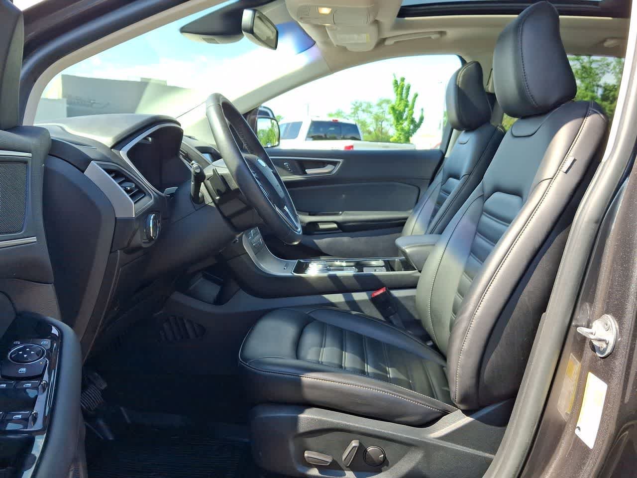 Used 2020 Magnetic Metallic Ford SEL image 17