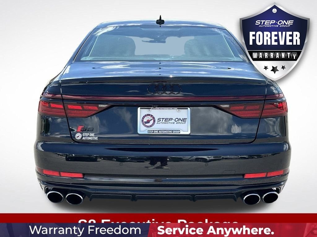 Used 2024  Audi 4.0T image 5
