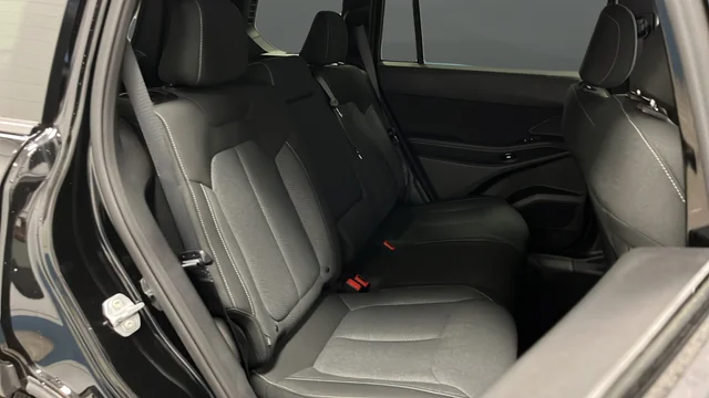 New 2026 Diamond Black Crystal Pearlcoat Jeep Laredo image 24