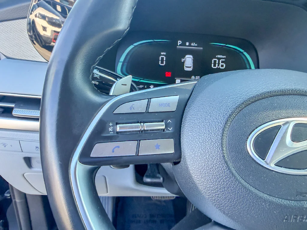 Used 2025 Moonlight Cloud Hyundai SEL image 19